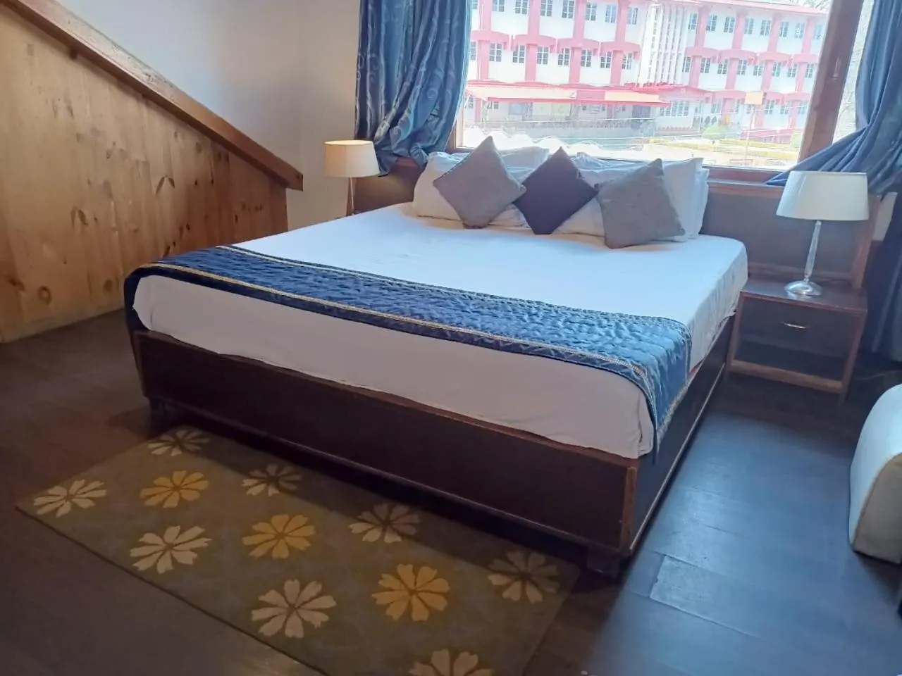 Zoz Sm7 Hotel Shimla