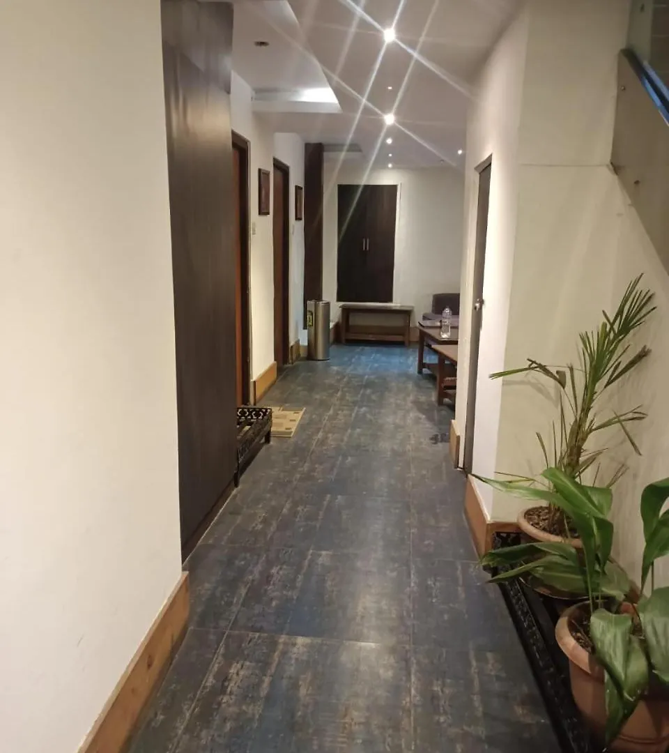 Zoz Sm7 Hotel Shimla
